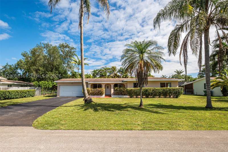 3 bedroom SingleFamilyResidence at 8355 SW 131st St, Kendall Heights, Pinecrest — photo 3