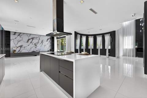 10431 NW 68th Ter, Doral FL - photo 17 of 55