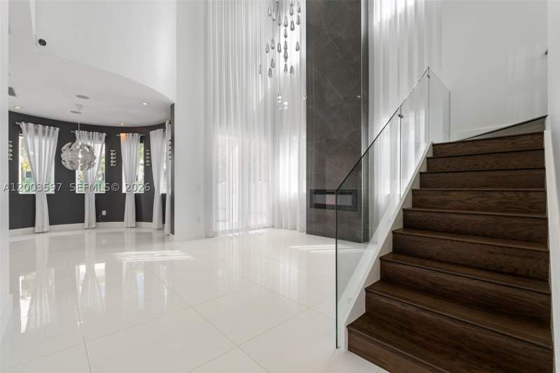 5 bedroom SingleFamilyResidence at 10431 NW 68th Ter, Grand Floridian Estates, Doral — photo 5