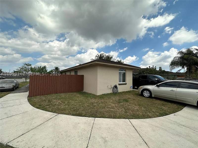 4 bedroom SingleFamilyResidence at 3783 NW 201st Ter, Jordans Landing, Miami Gardens — photo 2