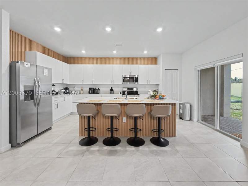 4 bedroom SingleFamilyResidence at 13218 SW 189th Ter, Tregor Estates II, Miami — photo 2