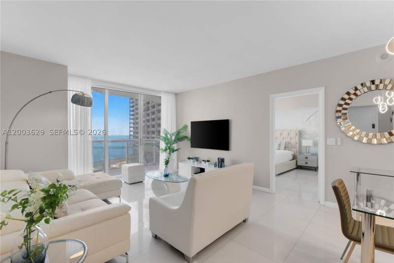 1 bedroom Condominium at 485 Brickell Ave 4501, Icon Brickell Condo No 3, Miami — photo 2