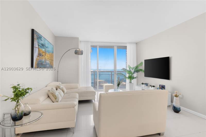 1 bedroom Condominium at 485 Brickell Ave 4501, Icon Brickell Condo No 3, Miami — photo 3