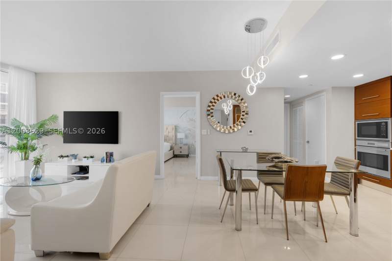 1 bedroom Condominium at 485 Brickell Ave 4501, Icon Brickell Condo No 3, Miami — photo 4