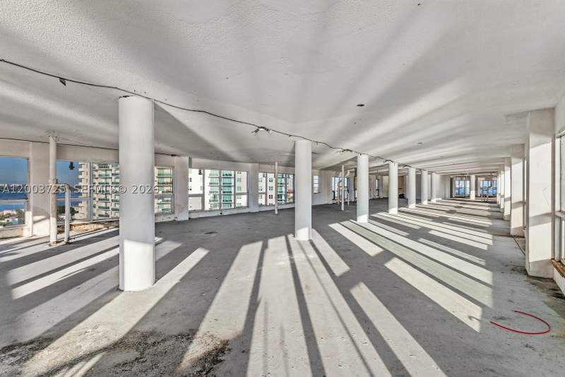 1 bedroom Condominium at 7904 West Dr Penthouse, Bayshore Yacht & Tennis C, North Bay Village — photo 5