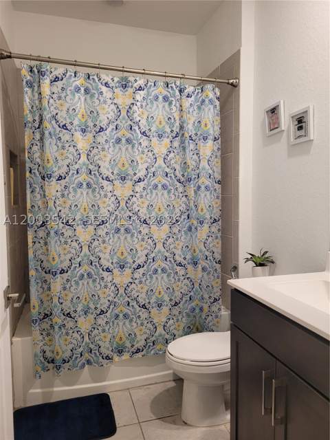 1015 SE 24th Ter, Homestead FL - photo 6 of 33