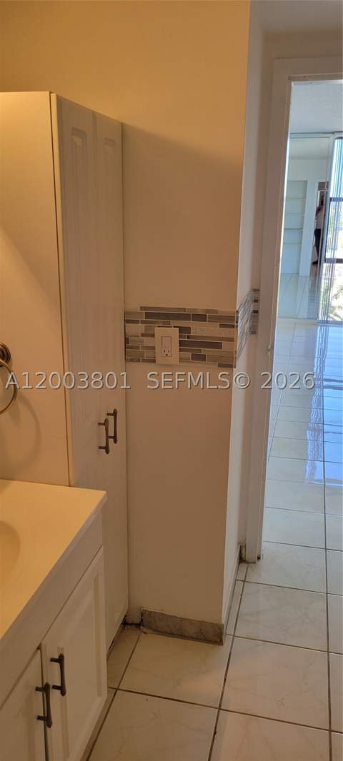 13499 Biscayne Blvd 511, North Miami FL - photo 13 of 21