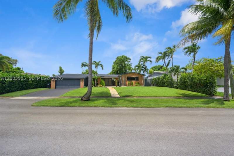 4 bedroom SingleFamilyResidence at 1951 NE 187th Dr, Sky Lake, North Miami Beach — photo 2