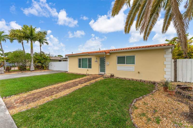 2 bedroom SingleFamilyResidence at 12009 SW 39th Ter, Southern Ests, Miami — photo 3