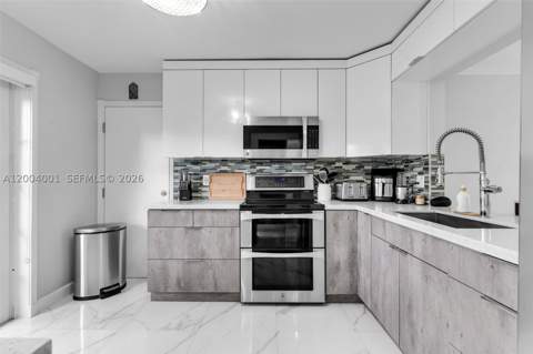15134 SW 94th Ter, Miami FL - photo 10 of 37