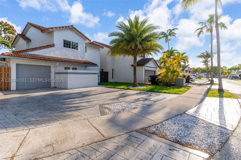 3 bedroom SingleFamilyResidence at 15134 SW 94th Ter, Hammocks Sec 3, Miami — photo 2