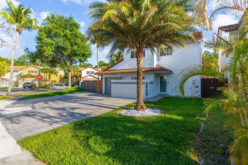 3 bedroom SingleFamilyResidence at 15134 SW 94th Ter, Hammocks Sec 3, Miami — photo 3