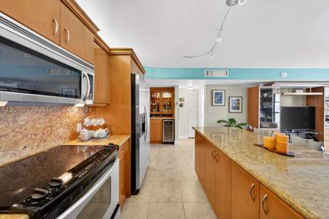 6423 Collins Ave 1204, Miami Beach FL - photo 6 of 20