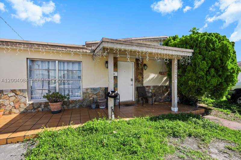3 bedroom SingleFamilyResidence at 9025 SW 36th St, Olympic Htgs, Miami — photo 2