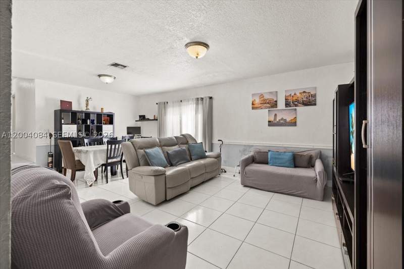 3 bedroom SingleFamilyResidence at 9025 SW 36th St, Olympic Htgs, Miami — photo 4