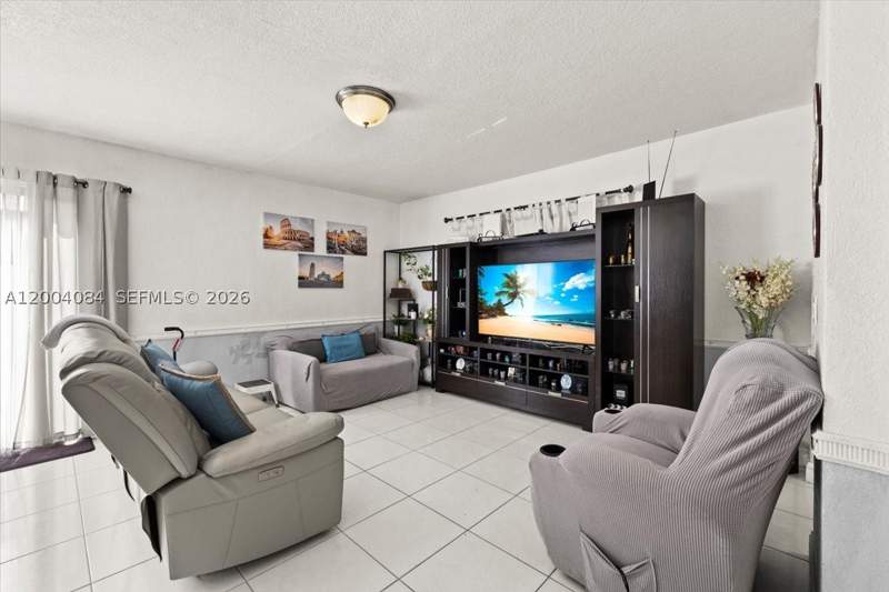 3 bedroom SingleFamilyResidence at 9025 SW 36th St, Olympic Htgs, Miami — photo 5
