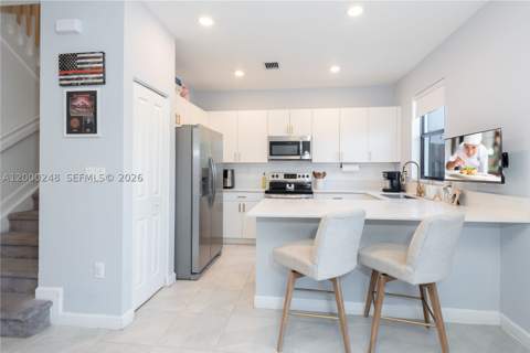 23129 SW 99th Ave, Cutler Bay FL - photo 10 of 38
