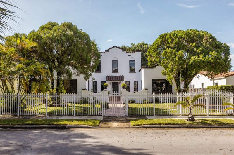 5 bedroom SingleFamilyResidence at 2152 SW 10th St, Ohio Grove, Miami — photo 2