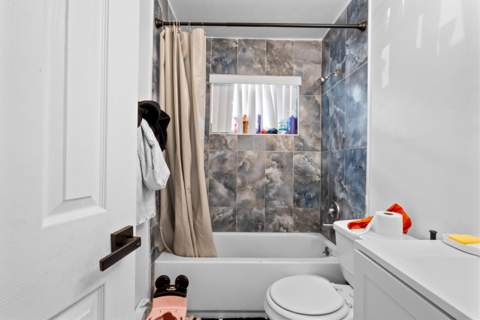 426 NE 166th Street 2, North Miami Beach FL - photo 12 of 37