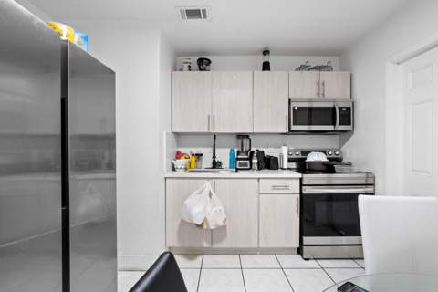 426 NE 166th Street 2, North Miami Beach FL - photo 9 of 37