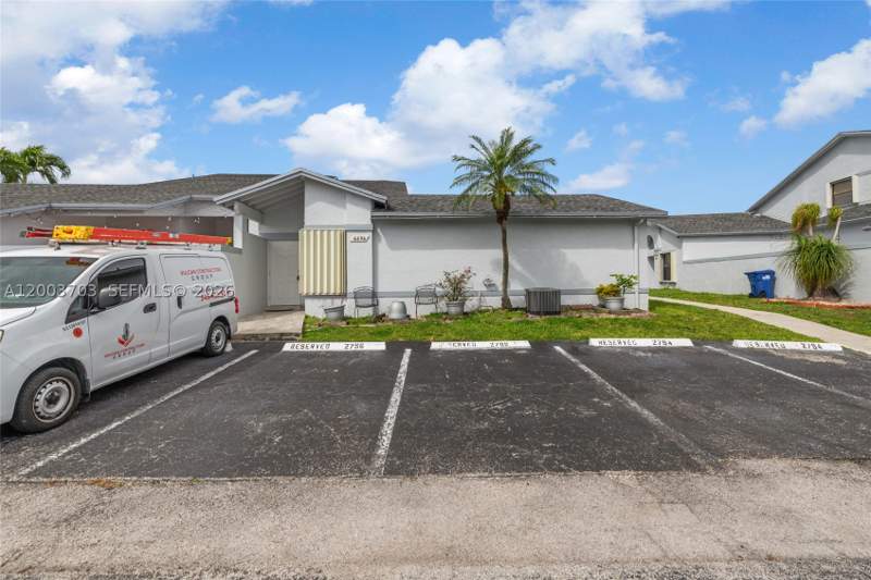 2 bedroom Condominium at 6696 SW 152nd Pl 27-96, Westwind Lakes Garden Hom, Miami — photo 2