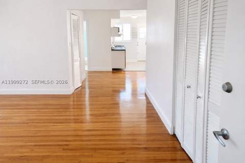 505 74th St 6B, Miami Beach FL - photo 9 of 11