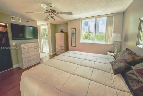 18000 N Bay Rd 201, Sunny Isles Beach FL - photo 15 of 36