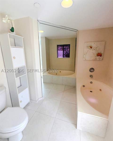 18000 N Bay Rd 201, Sunny Isles Beach FL - photo 18 of 36