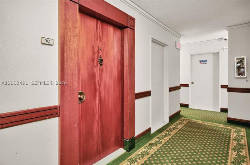 1 bedroom Condominium at 5555 Collins Ave 3C, Oceanside Plaza Condo, Miami Beach — photo 2