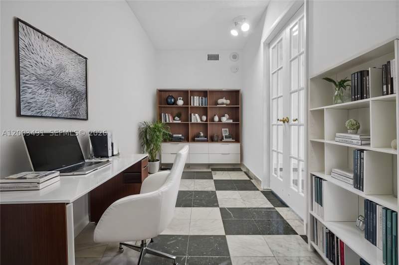 1 bedroom Condominium at 5555 Collins Ave 3C, Oceanside Plaza Condo, Miami Beach — photo 3