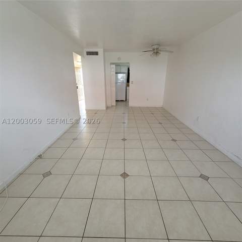 1370 NE 119th St 137015, Miami FL - photo 10 of 28