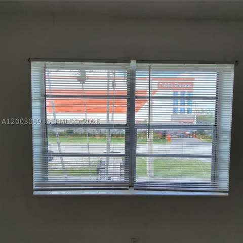 1370 NE 119th St 137015, Miami FL - photo 11 of 28