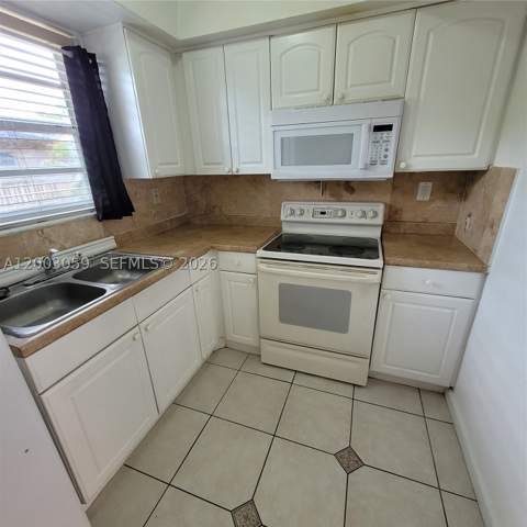 1370 NE 119th St 137015, Miami FL - photo 14 of 28