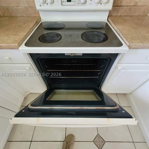 1370 NE 119th St 137015, Miami FL - photo 15 of 28