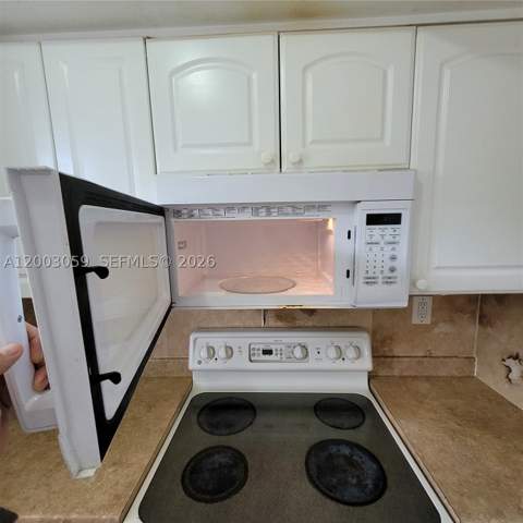 1370 NE 119th St 137015, Miami FL - photo 16 of 28
