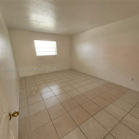 1370 NE 119th St 137015, Miami FL - photo 18 of 28