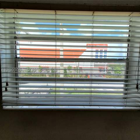 1370 NE 119th St 137015, Miami FL - photo 20 of 28