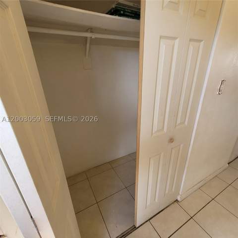 1370 NE 119th St 137015, Miami FL - photo 6 of 28