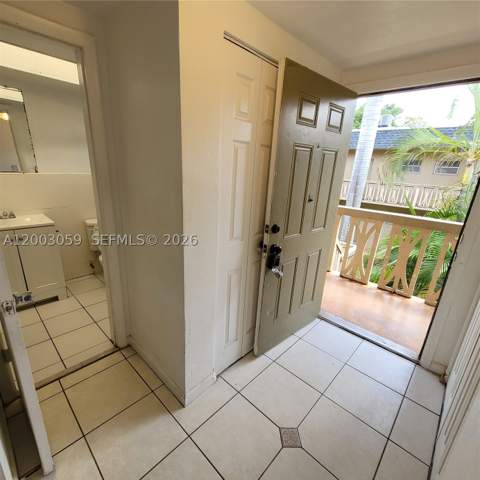 1370 NE 119th St 137015, Miami FL - photo 7 of 28