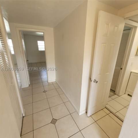 1370 NE 119th St 137015, Miami FL - photo 8 of 28