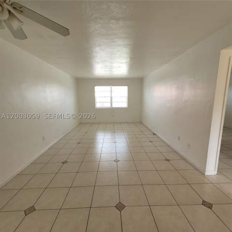 1370 NE 119th St 137015, Miami FL - photo 9 of 28
