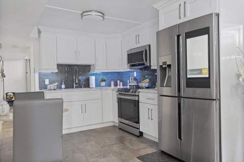 3205 W 16th Avenue, Hialeah FL - photo 13 of 36