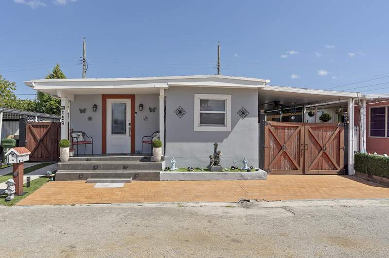 3 bedroom SingleFamilyResidence at 3205 W 16th Avenue, Palmetto Trailer Estates, Hialeah — photo 2