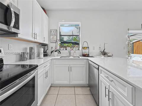 14800 SW 183rd Ter, Miami FL - photo 11 of 36