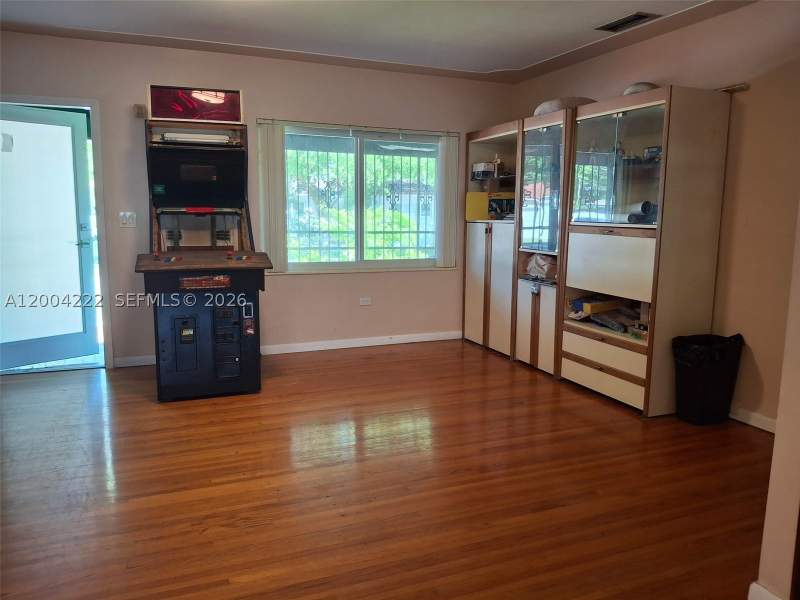 3 bedroom SingleFamilyResidence at 540 SW 39th Ave, Floyds Groves Estates, Miami — photo 4