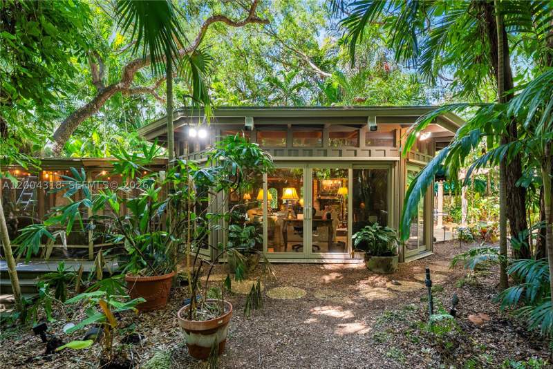 1 bedroom SingleFamilyResidence at 3584 Saint Gaudens Rd, The Moorings Pb 31-52, Miami — photo 5