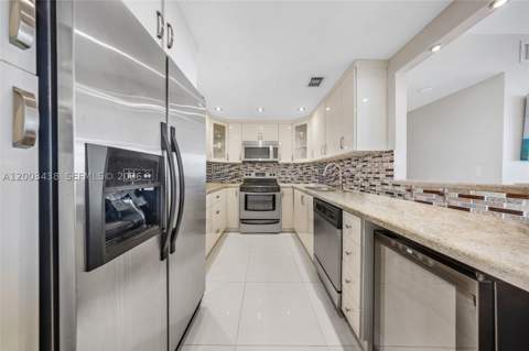 100 Bayview Dr 606, Sunny Isles Beach FL - photo 11 of 38