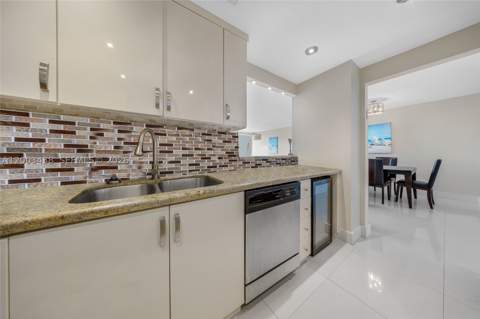 100 Bayview Dr 606, Sunny Isles Beach FL - photo 12 of 38
