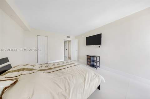 100 Bayview Dr 606, Sunny Isles Beach FL - photo 17 of 38