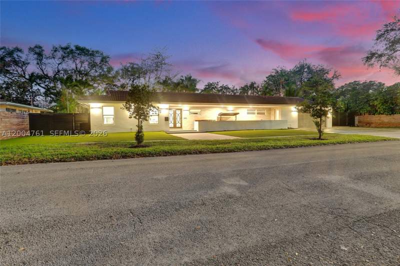 5 bedroom SingleFamilyResidence at 2126 NE 187th St, Greynolds Park West, North Miami Beach — photo 4